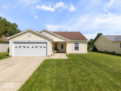 901 Runnymede Dr, Greenfield, IN, 46140-7181 | Card Image