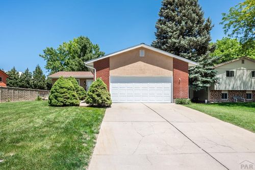 8 Cornflower Ct, Pueblo, CO, 81001-1131 | Card Image