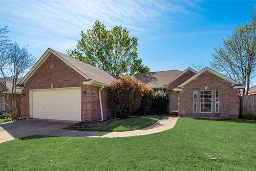 9102 Creede Trl, Fort Worth, TX, 76118-7552 | Card Image