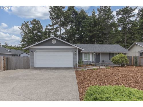 3 Park Village Dr, Florence, OR, 97439-9586 | Card Image