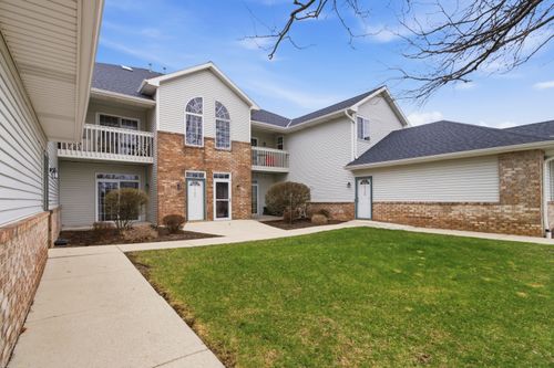 4754 W Maple Leaf Cir, Greenfield, WI, 53220-2781 | Card Image