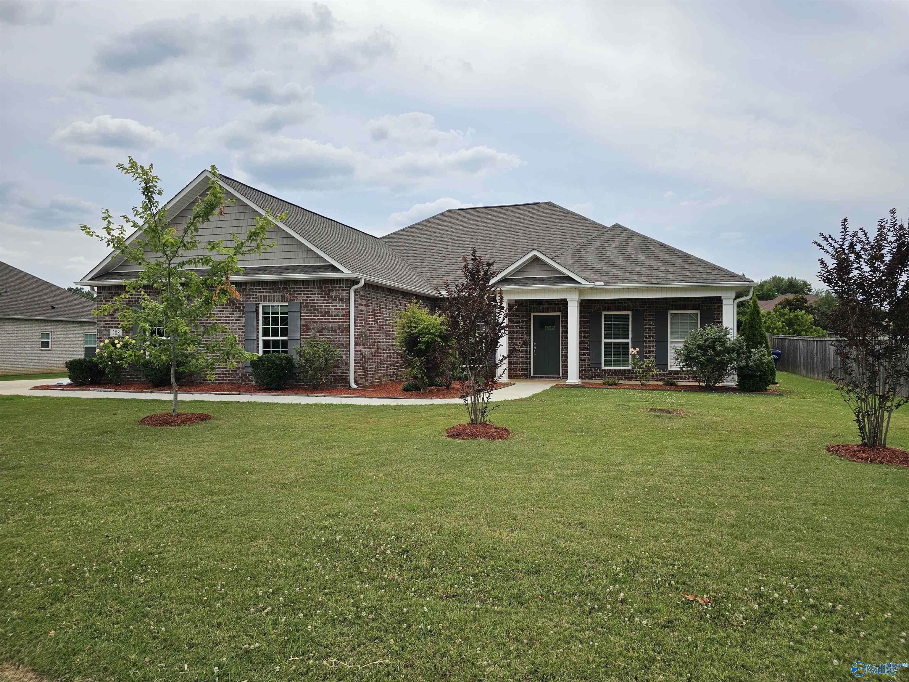 Poplar Glen Dr, Huntsville, AL 35811