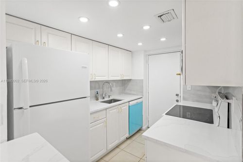 apt-d1004-17500 Nw 68th Ave, Hialeah, FL, 33015-4096 | Card Image