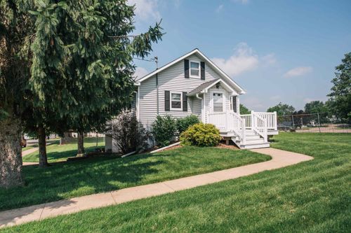 106 W Division St, Greenwood, WI, 54437-9458 | Card Image