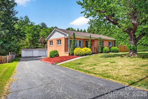 204 Oak Grove Rd, East Flat Rock, NC, 28726-2910 | Card Image