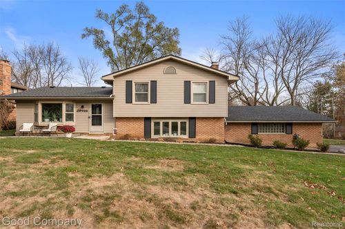 29988 Ravenscroft St, Farmington Hills, MI, 48331-2129 | Card Image