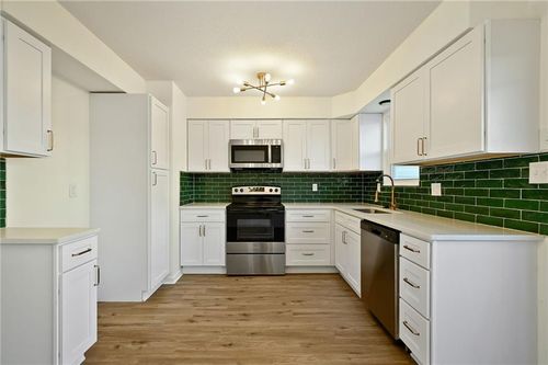 6805 N Askew Cir, Kansas City, MO, 64119-1353 | Card Image