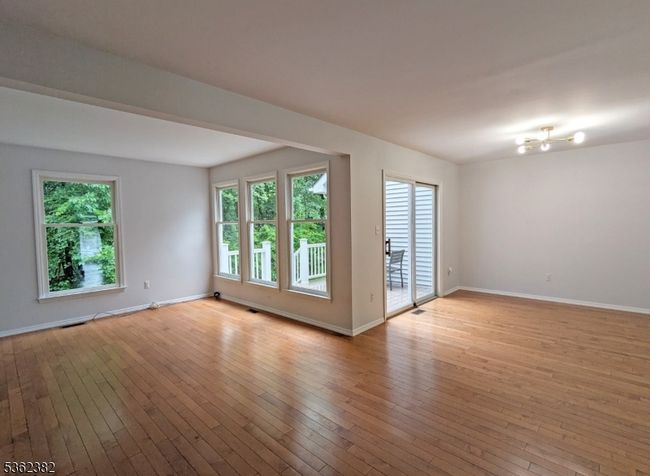 22 Arthurs Ct, Townhouse with 3 bedrooms, 2 bathrooms and null parking in Berkeley Heights NJ | Image 4