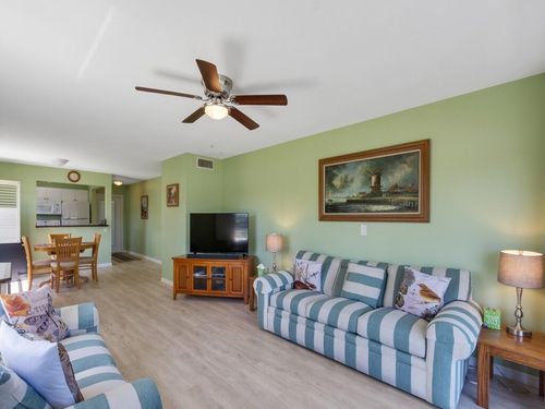 101-95 Spring Lake Dr, Vero Beach, FL, 32962-3085 | Card Image