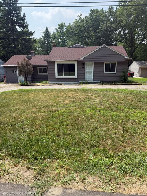 21613 Wallace Dr, Southfield, MI, 48075-7570 | Card Image
