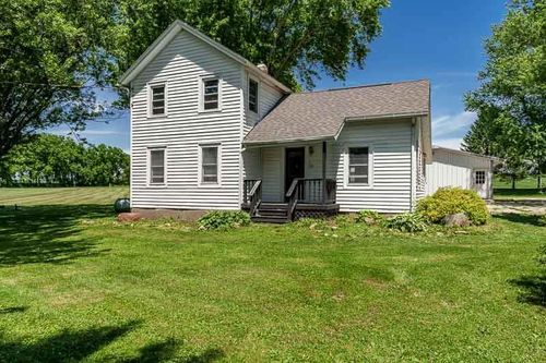 10341 E Creek Rd, Clinton, WI, 53525-8735 | Card Image