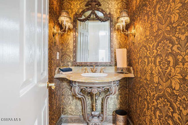 Powder Room | Image 30