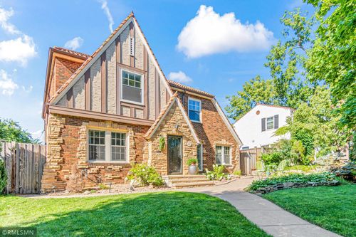 1753 Hillcrest Ave, Saint Paul, MN, 55116-2152 | Card Image