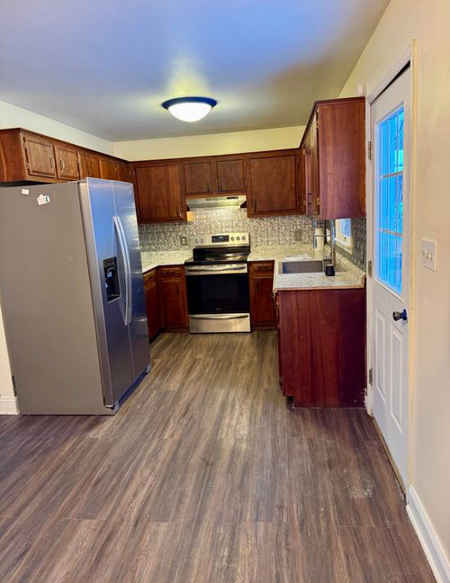 1043 Gregory Ln, Lawrenceburg, KY, 40342-9439 | Card Image