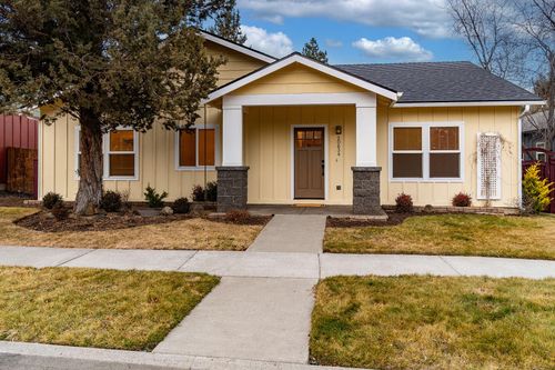 20634 Hummingbird Ln, Bend, OR, 97702-2628 | Card Image