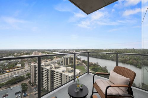 2110-44 East Ave, Austin, TX, 78701 | Card Image