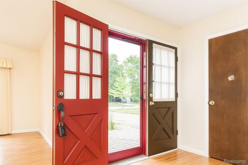 4052 Bristol Dr, Troy, MI, 48085-4809 | Card Image