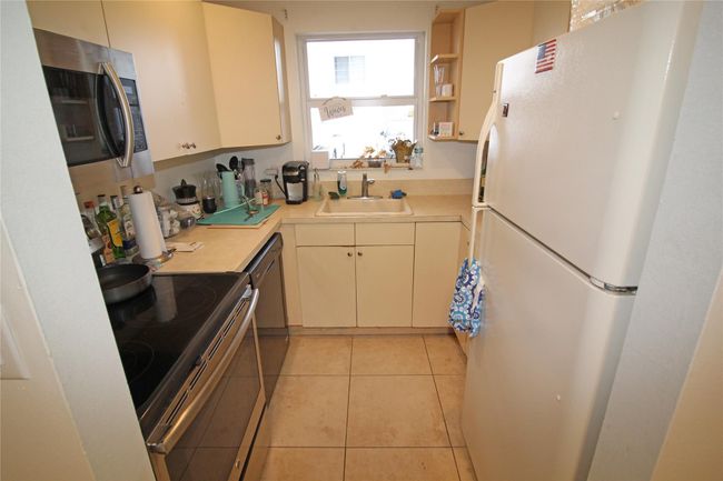 APT-103D - 2860 Ne 14 Th Street Cswy, Condo with 2 bedrooms, 2 bathrooms and null parking in Pompano Beach FL | Image 6