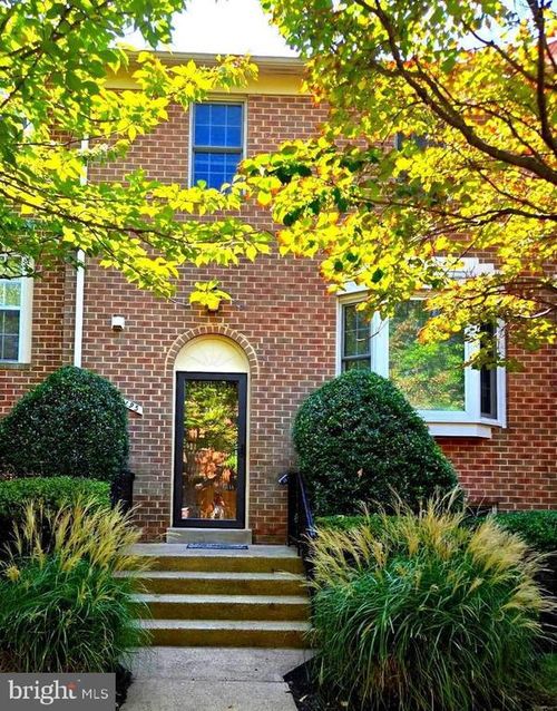 10195 Valentino Dr, OAKTON, VA, 22124-2839 | Card Image