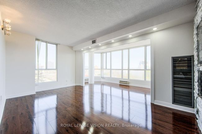 404 - 145 Hillcrest Ave, Condo with 3 bedrooms, 2 bathrooms and null parking in Mississauga ON | Image 9