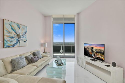 4305-16001 Collins Ave, Sunny Isles Beach, FL, 33160-5511 | Card Image