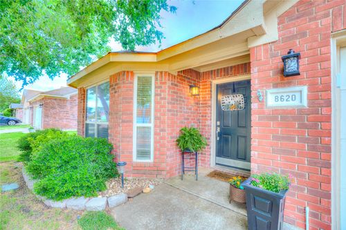 8620 Trinity Vista Trl, Hurst, TX, 76053-7518 | Card Image