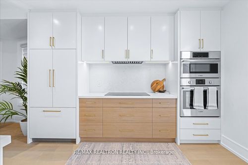 225 Christie St, Toronto, ON, M6G3B5 | Card Image
