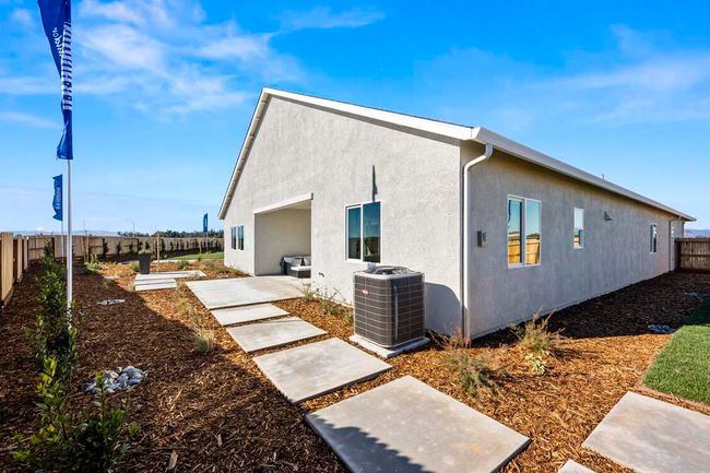 5545 Feathers Ave, House other with 4 bedrooms, 1 bathrooms and null parking in Redding CA | Image 8