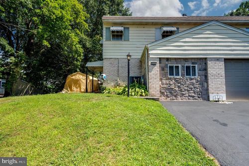 820 Rabbit Ln, READING, PA, 19606-1150 | Card Image