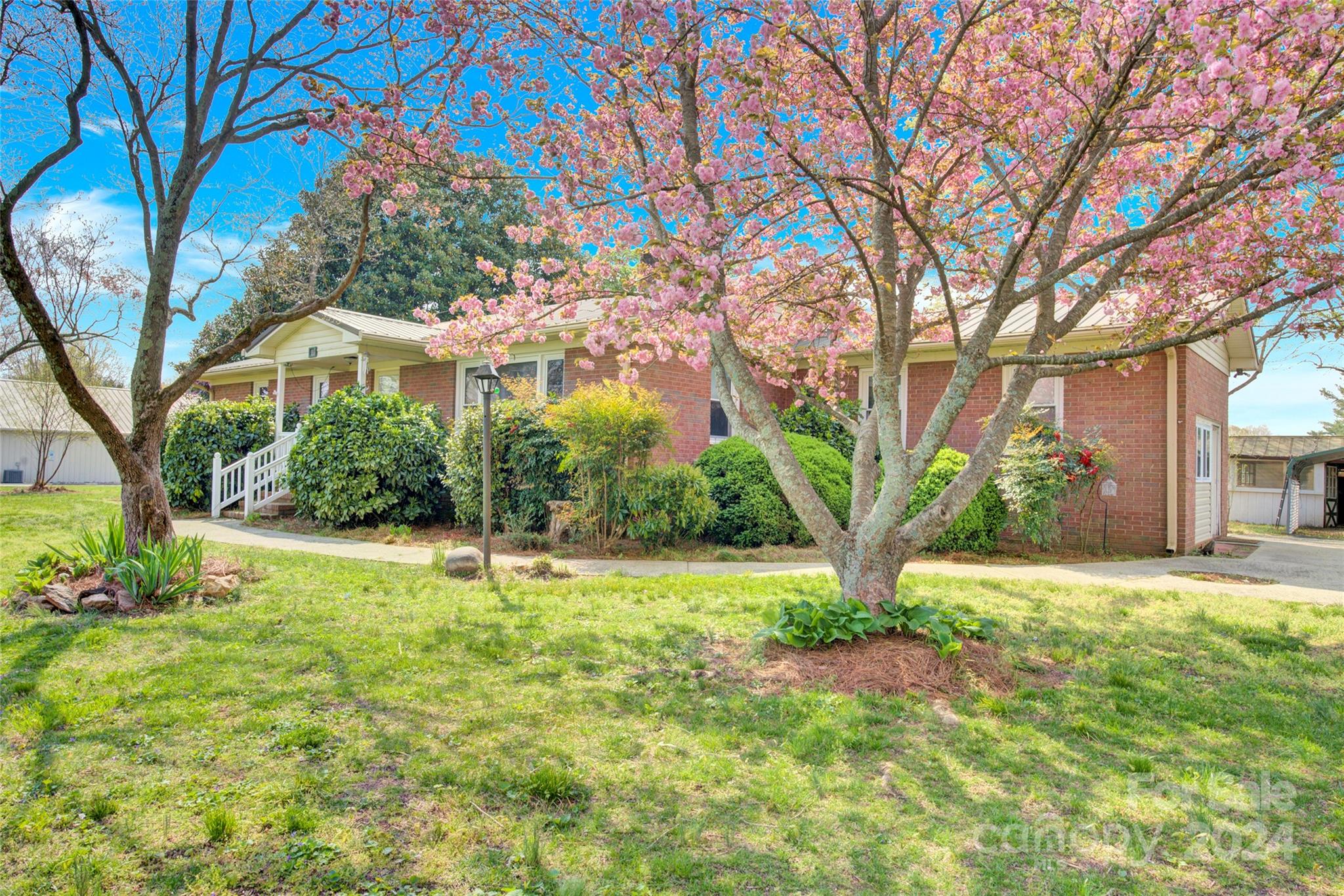 Memorial Hwy, Harmony, NC 28634
