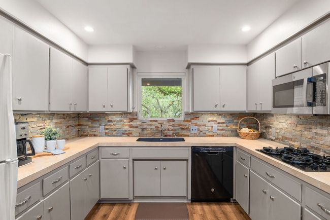 8604 Granada Hills Dr, House other with 4 bedrooms, 3 bathrooms and 3 parking in Austin TX | Image 14