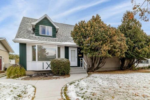 {{alt}} | Card Image