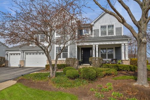 3022 Long Common Pkwy, Elgin, IL, 60124-8823 | Card Image