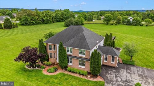 122 Equestrian Cir, SHENANDOAH JUNCTION, WV, 25442-4009 | Card Image