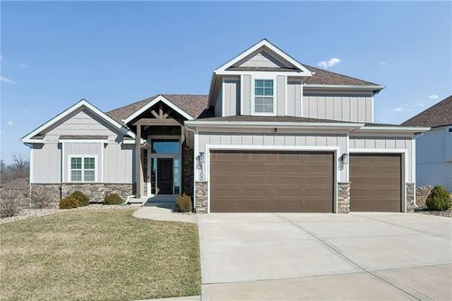 2500 Nw Riverview Dr, Riverside, MO, 64150-8711 | Card Image