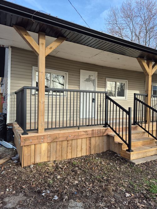 395 Lake Dr S, Keswick, ON, L4P1P2 | Card Image