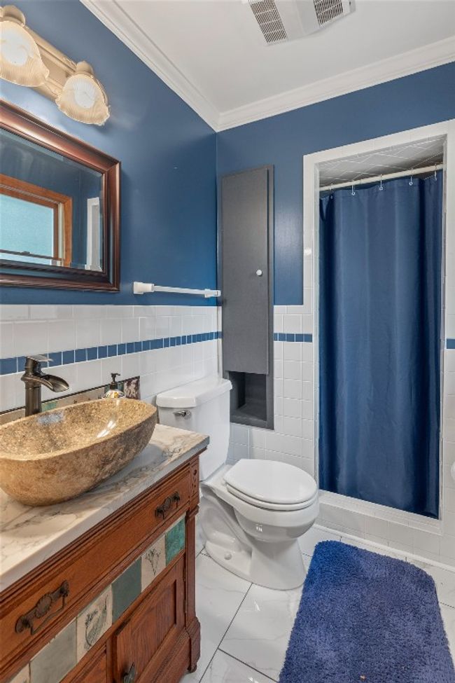 Second en suite bath | Image 59