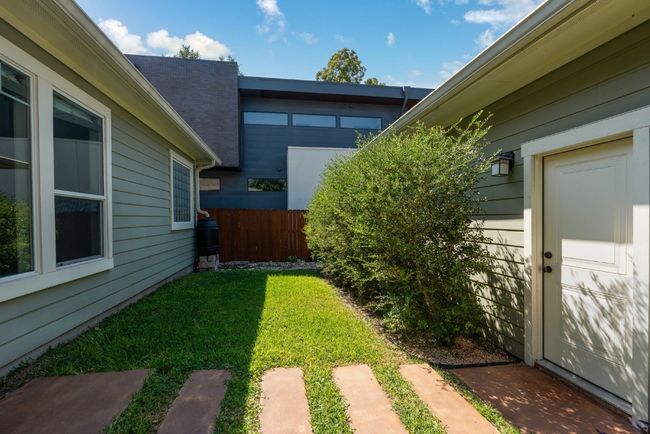2204 Lindell Ave, House other with 4 bedrooms, 4 bathrooms and 2 parking in Austin TX | Image 35
