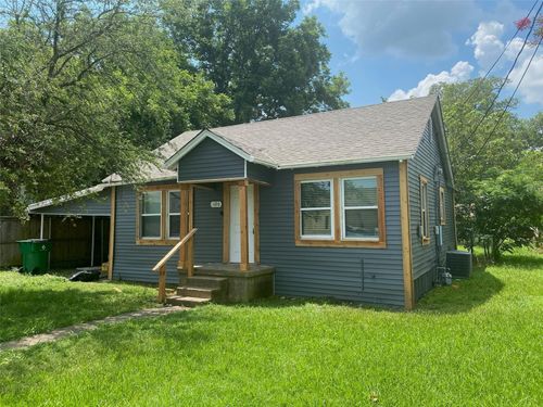 106 W Tutt St, Howe, TX, 75459-4707 | Card Image