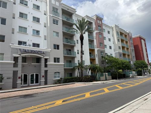 apt-304-6001 Sw 70th St, South Miami, FL, 33143-3425 | Card Image