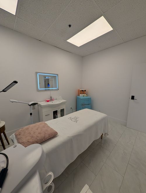 2-333 Boul St-Martin O, Laval, QC, H7M1Y7 | Card Image