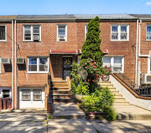 7008 165th St, Fresh Meadows, NY, 11365-4224 | Card Image
