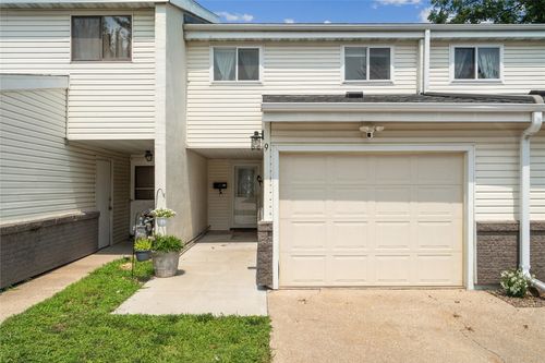 unit-9-51 29th Avenue Dr, Cedar Rapids, IA, 52404-4257 | Card Image