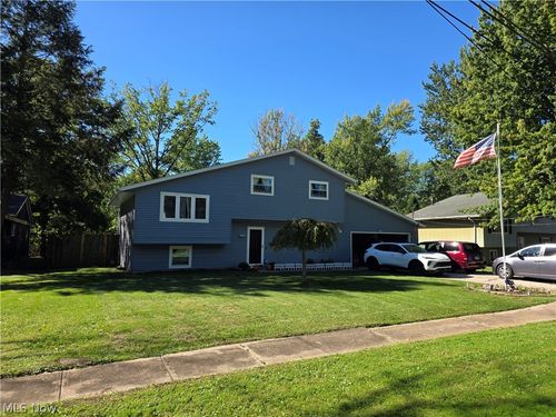 992 Lakewood Beach Dr, Sheffield Lake, OH, 44054-2028 | Card Image