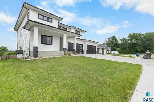 3504 E Broken Arrow St, Sioux Falls, SD, 57103-6602 | Card Image