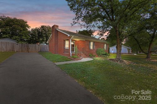2211 Medlin Ct, Kannapolis, NC, 28083-6541 | Card Image