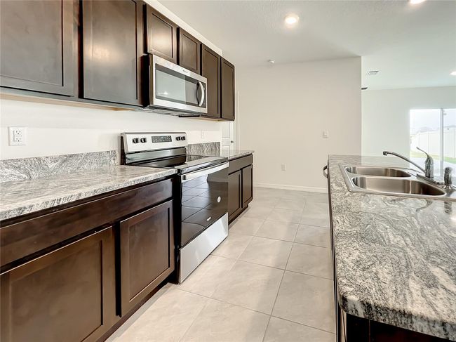 10556 Penny Gale Loop, House other with 5 bedrooms, 4 bathrooms and null parking in SAN ANTONIO FL | Image 13