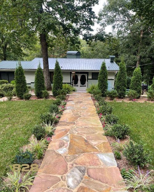 103 S Alta Vista Dr, Saluda, NC, 28773-7728 | Card Image