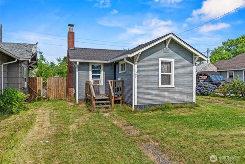 1307 S S 6th Ave, Kelso, WA, 98626-2431 | Card Image