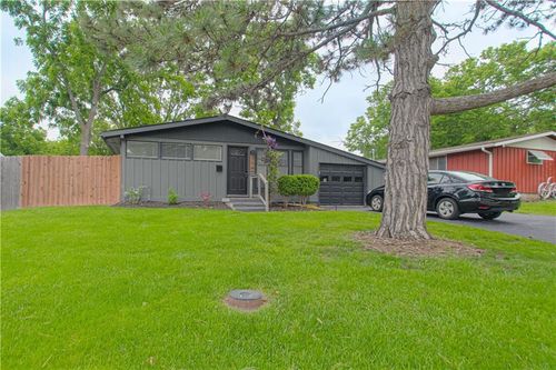 708 S Chestnut St, Olathe, KS, 66061-4514 | Card Image